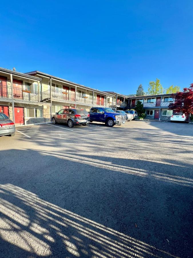 Timbers Inn And Suites Ашленд Экстерьер фото