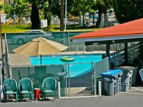 Timbers Inn And Suites Ашленд Экстерьер фото